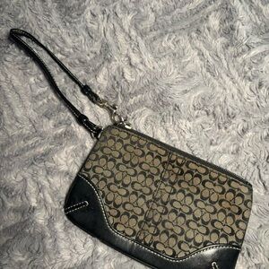 Coach Mini Corner Zip Wristlet✨